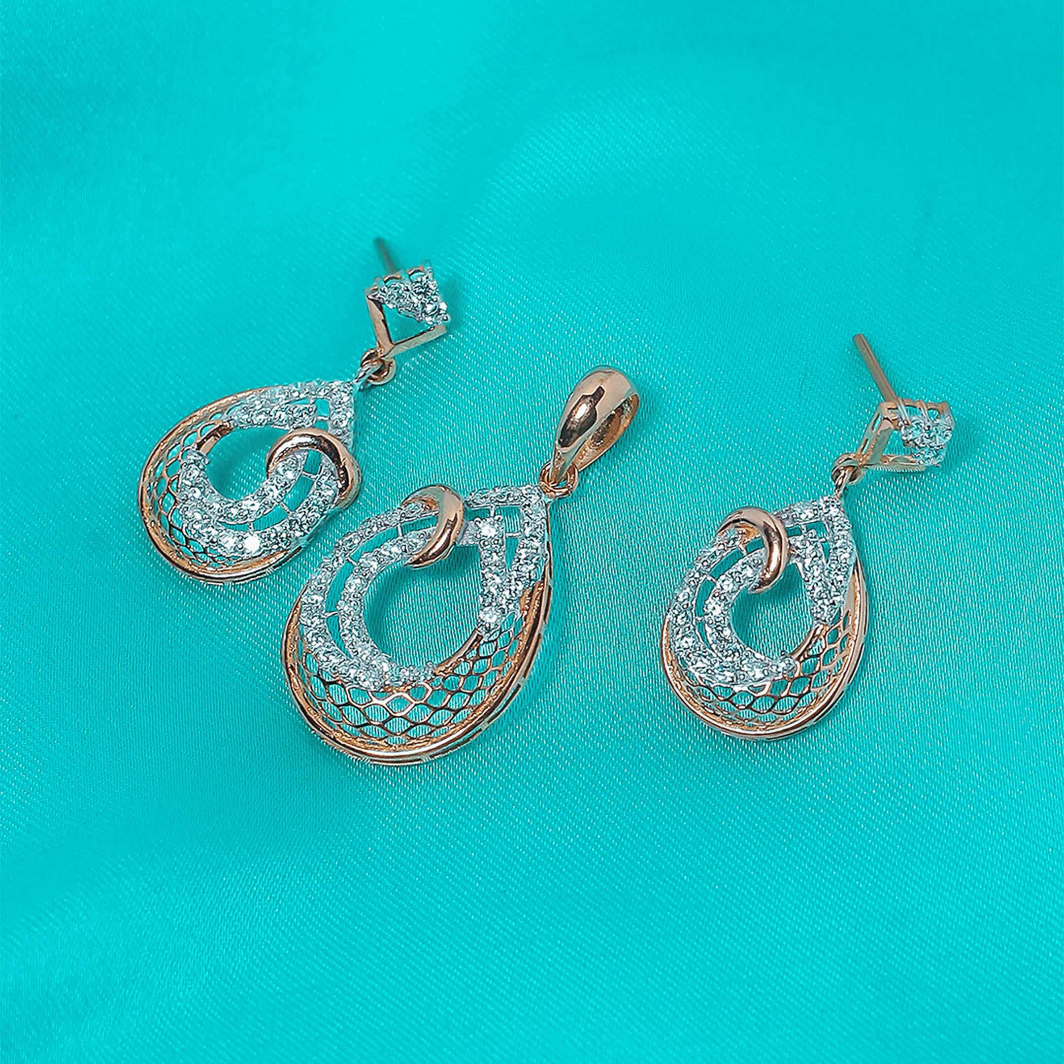 Grandeur Pendant Set